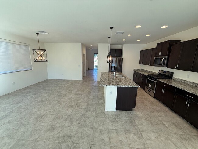 Building Photo - 7295 S Via Tierra Mesa