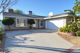 Building Photo - 9321 Donna Ave