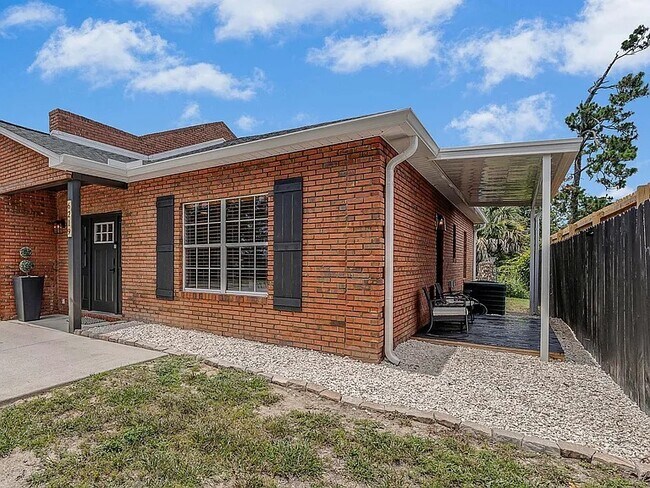 Building Photo - 6219 Poinciana Dr