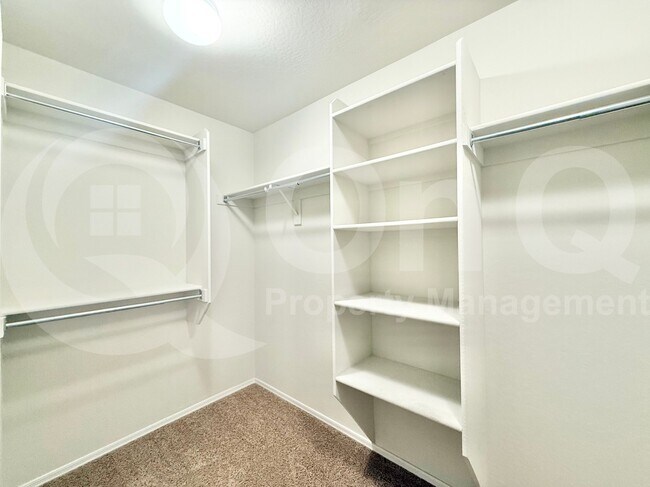 Building Photo - 3159 E Chisum Ln
