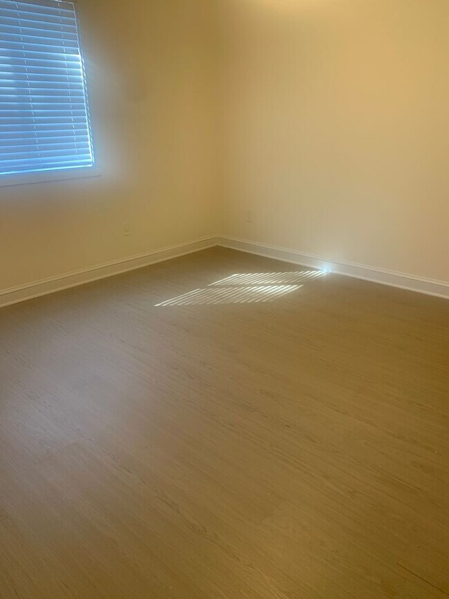 Building Photo - REMODELED NW RALEIGH TOWNHOME OFF LEESVILLE ROAD