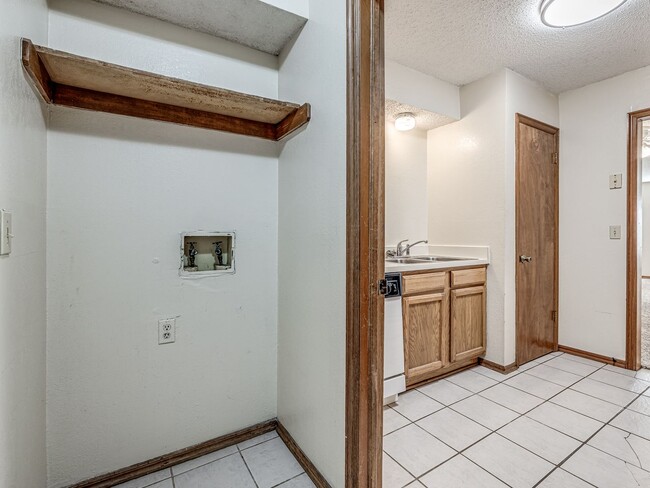 Building Photo - Charming 2 bed 2 bath duplex in Norman