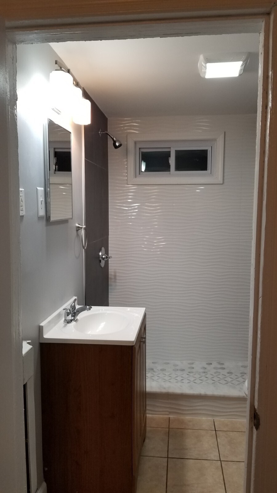 bath - 1444 Esterbrook Ave