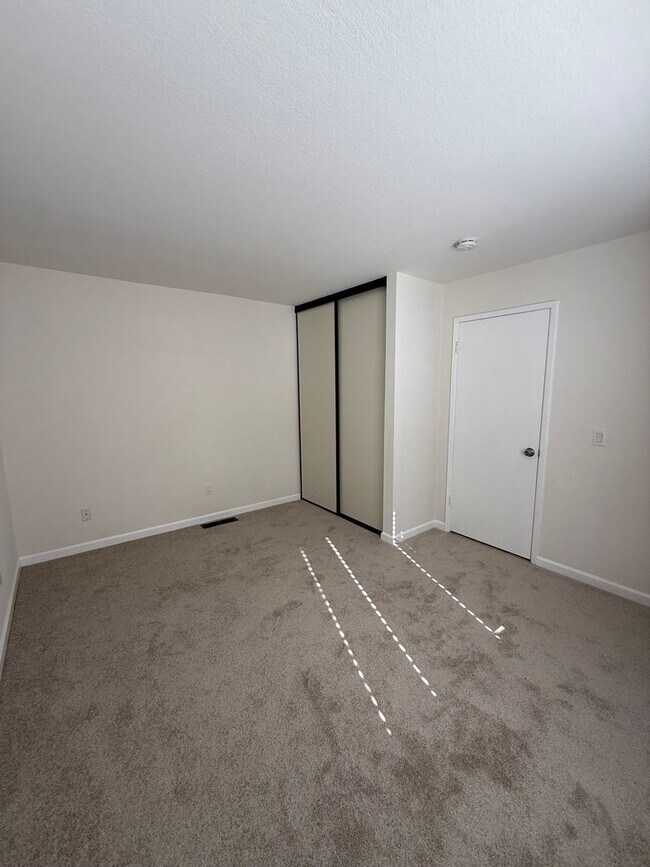 Building Photo - Westland Estates 2 Bedroom 2.5 Bathroom Condo