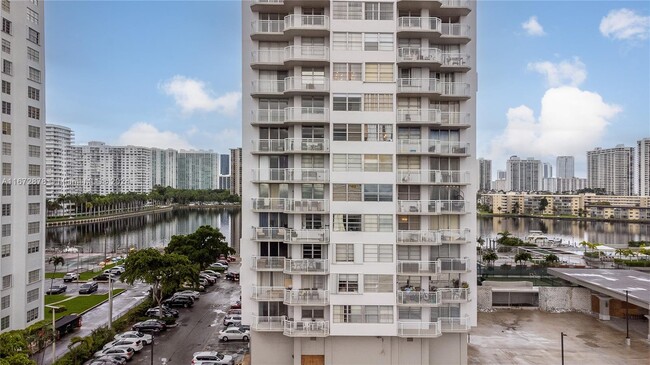 Building Photo - 18051 Biscayne Blvd