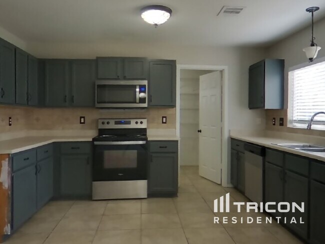 Building Photo - 145 Willow View