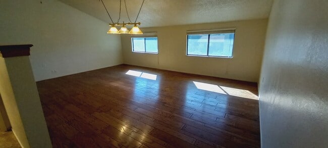 Building Photo - Got Room? - Paradise Valley Home Is Expansive!