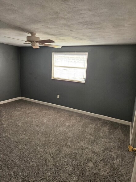 Building Photo - 11205 Meadow Dr