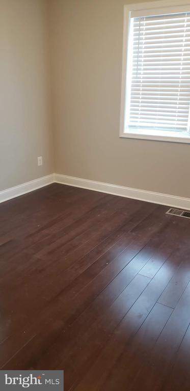 Building Photo - 1103 Morse St NE