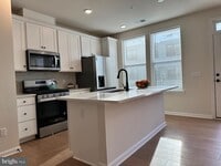 Building Photo - 807 Shay Ct