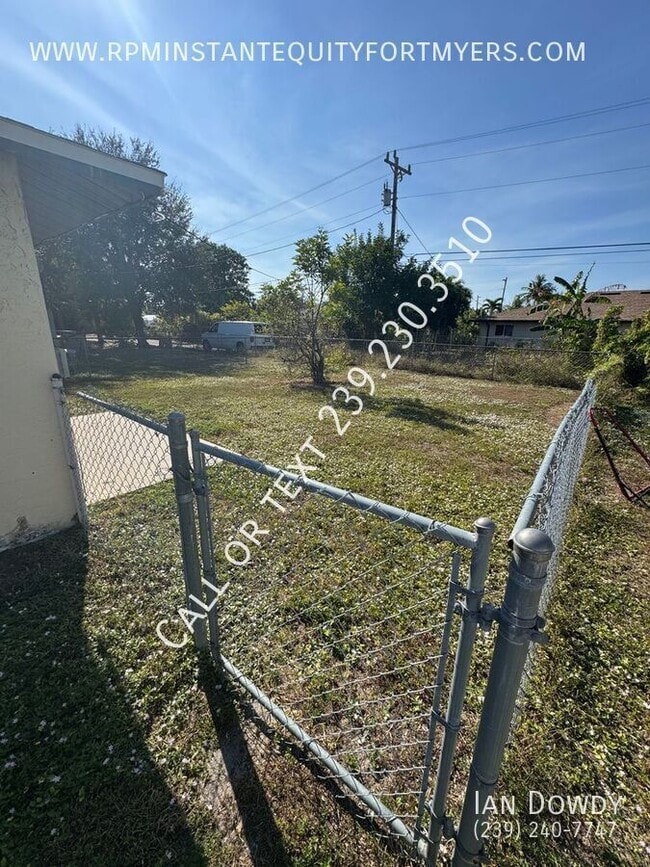 Building Photo - 3024 Santa Barbara Blvd