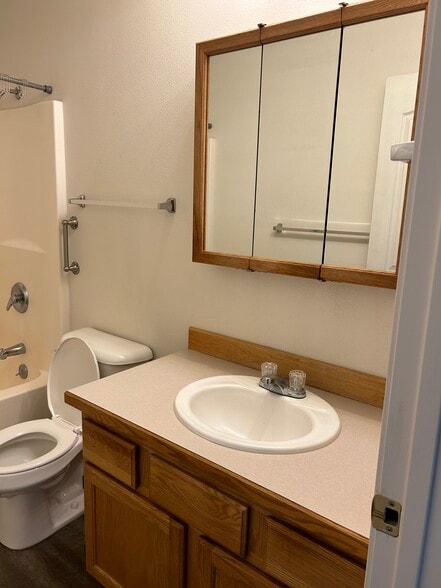 Building Photo - 405 Valleyview Ave