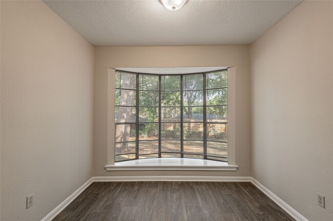 Building Photo - 2712 Chimney Rock Rd