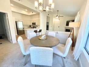 Building Photo - Furnished and newly renovated luxury condo.