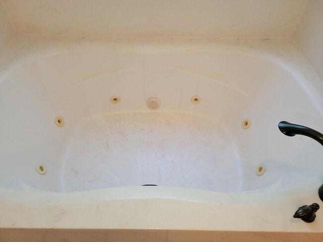 Building Photo - Huge 1/2 acre lot on cul de sac!  White Ro...