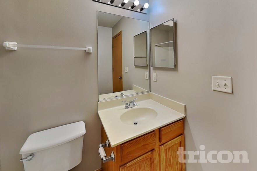 Building Photo - 719 Bayles Dr