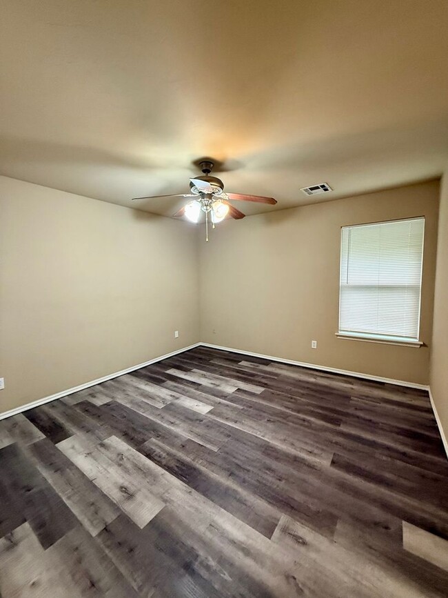 Building Photo - Beautiful home located by Heart Hospital o...