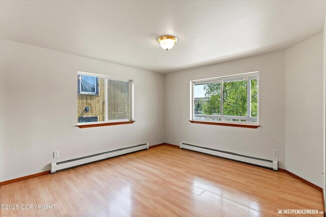 Building Photo - 437 E 14th Ave