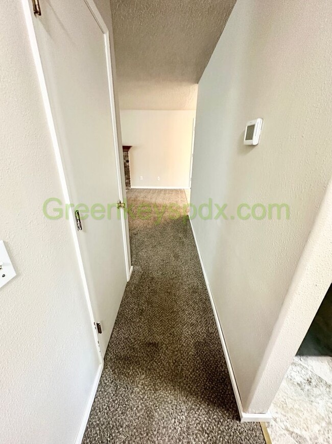 Building Photo - Beautiful Milwaukie 3 Bedroom