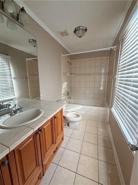 Building Photo - 1549 Spanish Oaks Dr