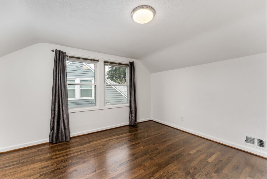 Building Photo - 1439-1439 NE Mason St