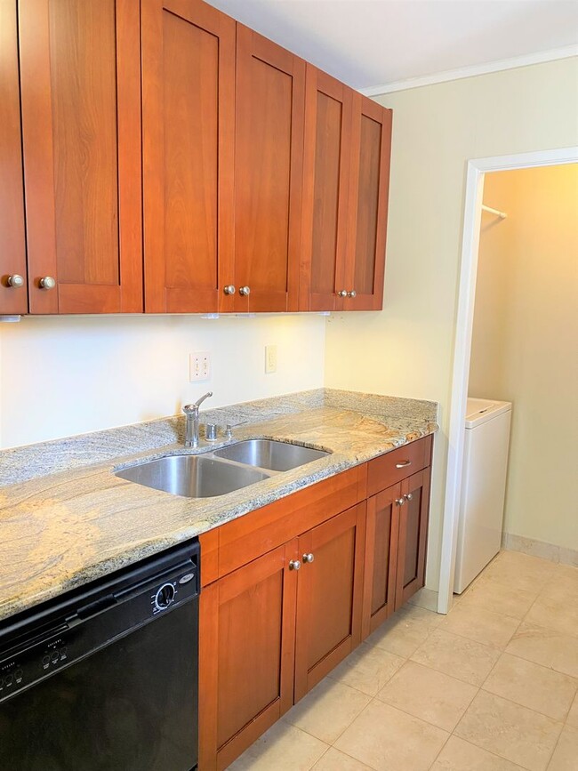 Building Photo - Rarely Available Haleloa II - 3/2/2