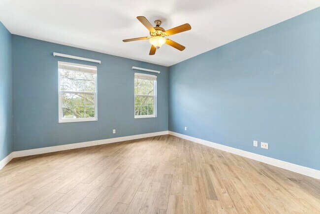 Building Photo - 180 Freeport Dr