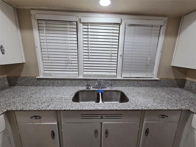 Building Photo - 2333 NW 50th St