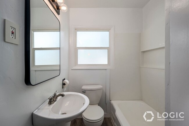 Building Photo - Spacious Home in Ogden!