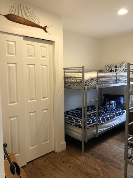 Building Photo - 30 Point Breeze Dr