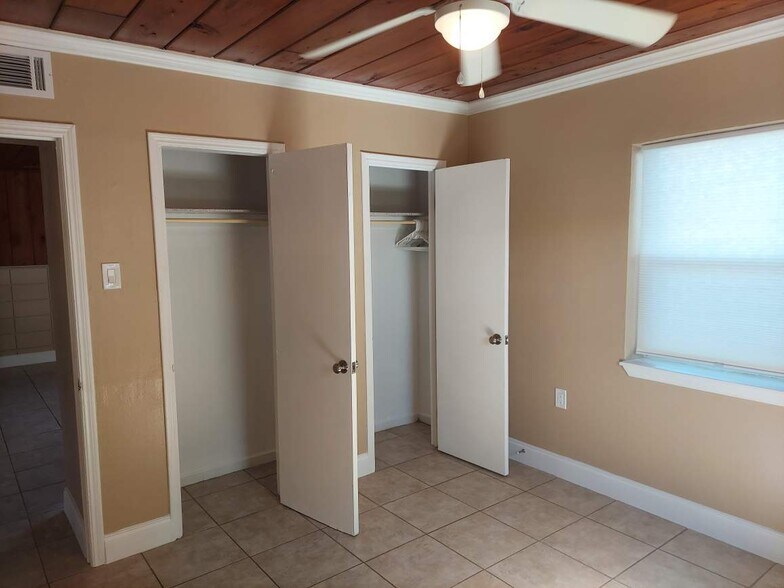 Building Photo - 327 Lee Ave