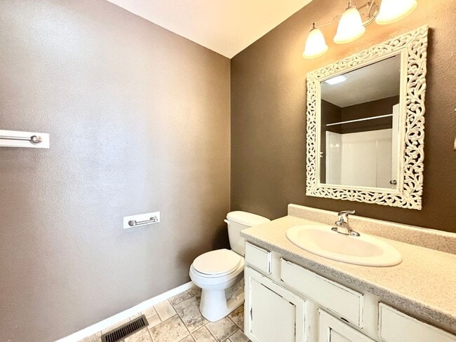 Building Photo - Spacious Single-Level Condo in Bozeman – 3...