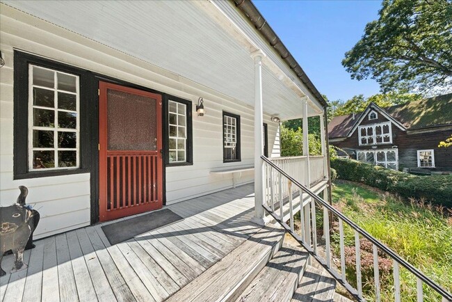 Building Photo - 15 Inningwood Rd