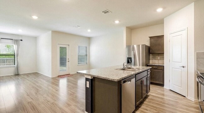 Building Photo - 315 Pine Hollow Way