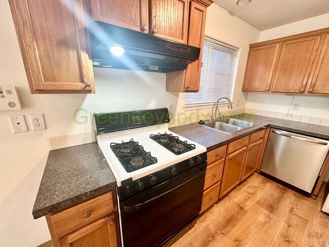 Building Photo - 3-Bedroom, 2-Bathroom Row House Near Alberta Arts District