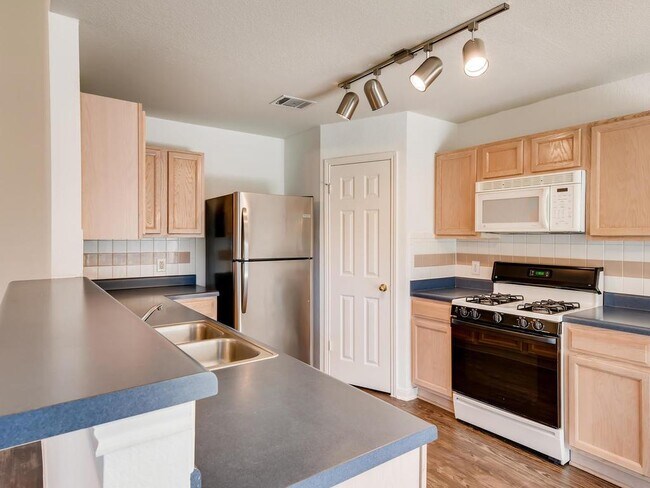 Building Photo - 200 Buttercup St