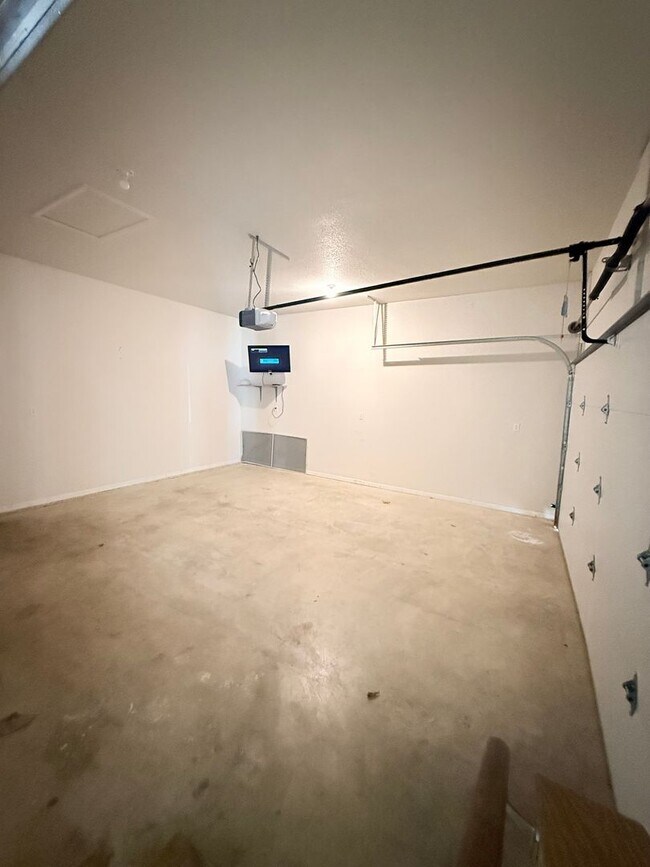 Building Photo - 927-MF2-E2