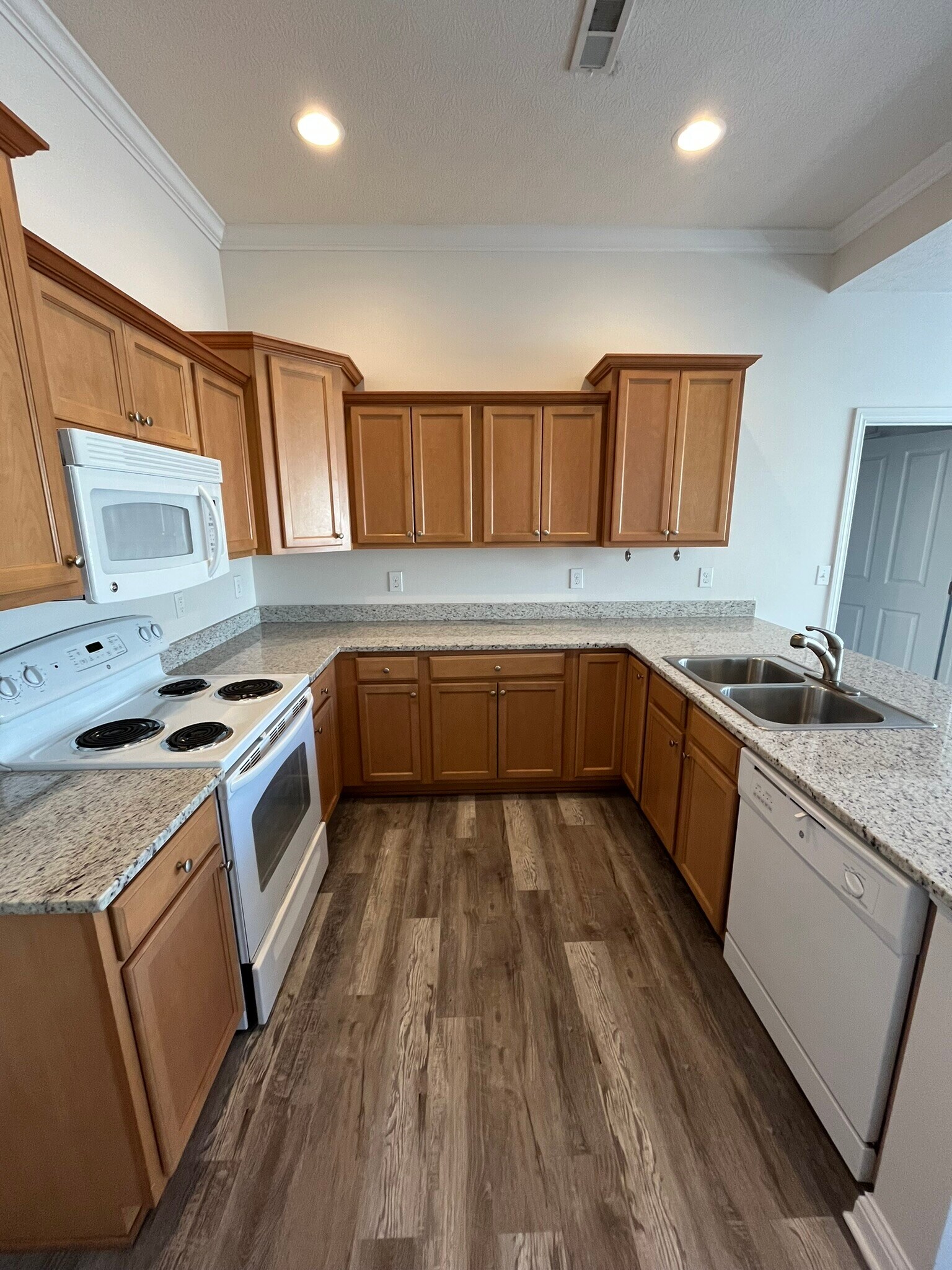 Building Photo - 6897 Rothwell St