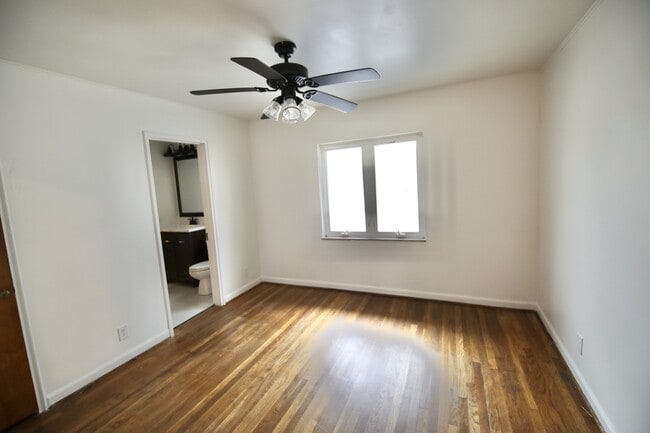 Building Photo - 3191 E Broad St