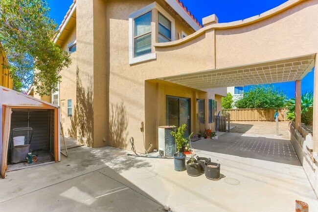 Building Photo - Charming Two Story 3 BR Home Available Mid June!