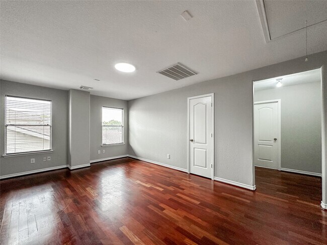 Building Photo - 5739 Westminster Village Dr