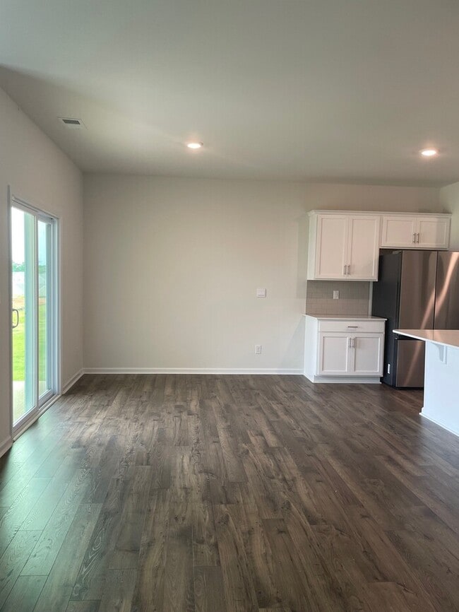 Building Photo - Spacious & Modern Ranch-Style Living