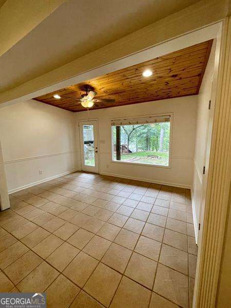 Building Photo - 8940 Bay Dr