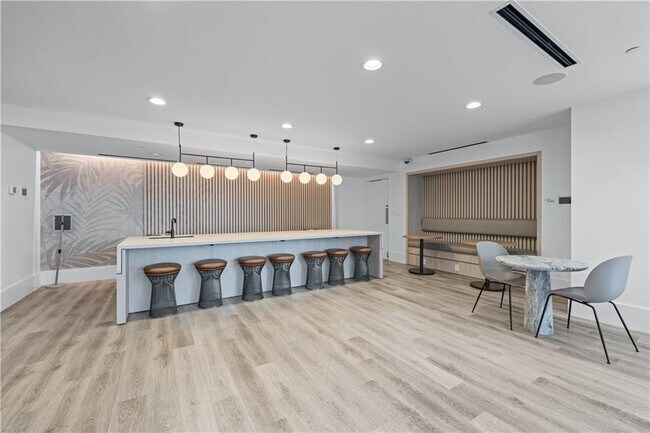 Building Photo - 3324 Peachtree Rd