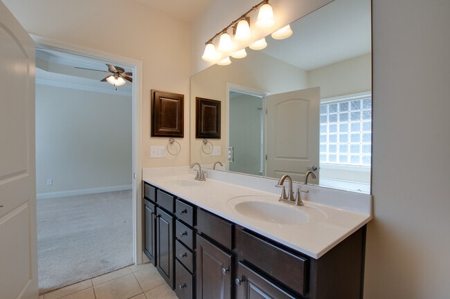 Building Photo - 2917 Magnolia Park Drive Southeast