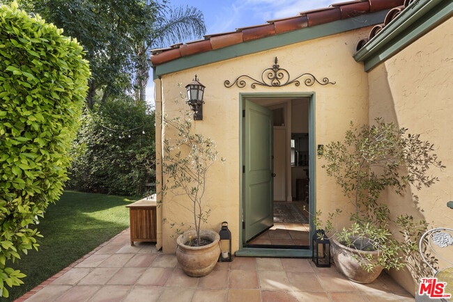 Building Photo - 7445 Palo Vista Dr