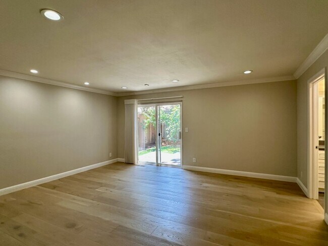 Building Photo - Recently Remodeled Home- Gourmet Kitchen- ...