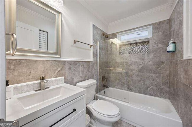 Building Photo - 1290 Glen Forest Way