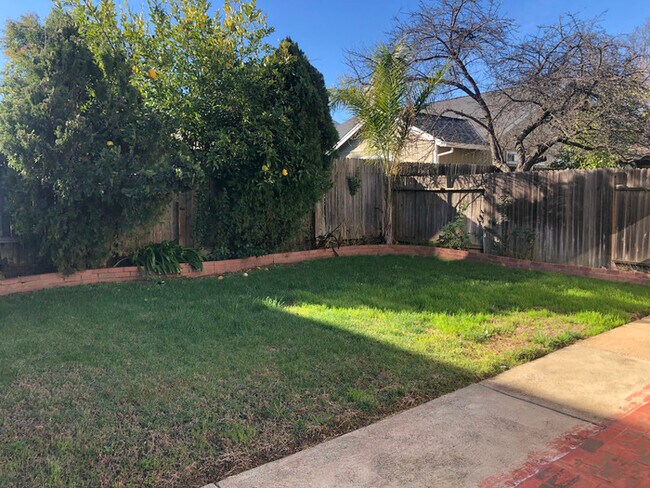 Building Photo - Cozy & Well-Maintained Home in a Peaceful ...