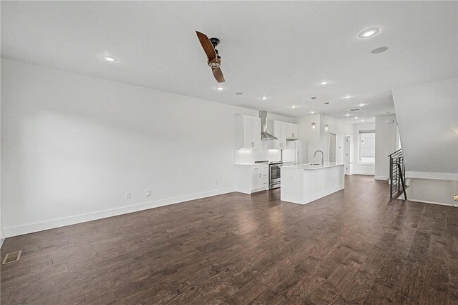 Building Photo - 644 SW B St